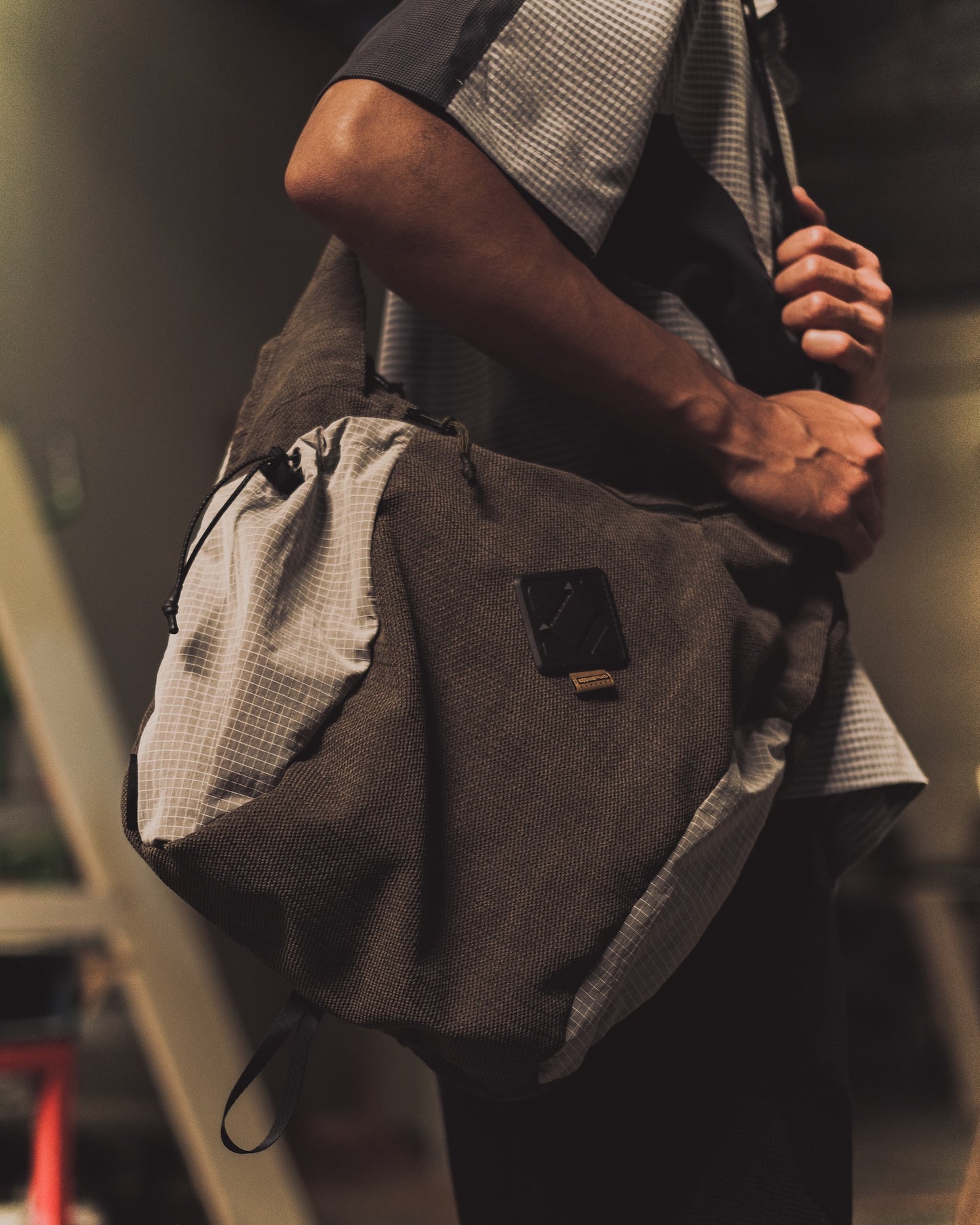 Curio Sling Bag Rareearth